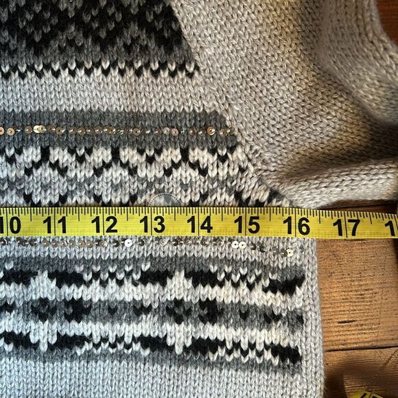 NWT Old Navy Gray and Black Sequin Knit Sweater. Size Medium - Picture 6 of 8